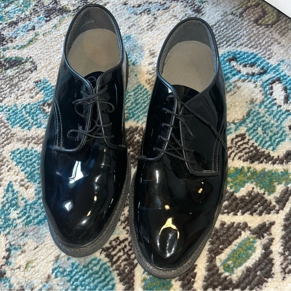 Men’s black Vibram Oxford dress shoes